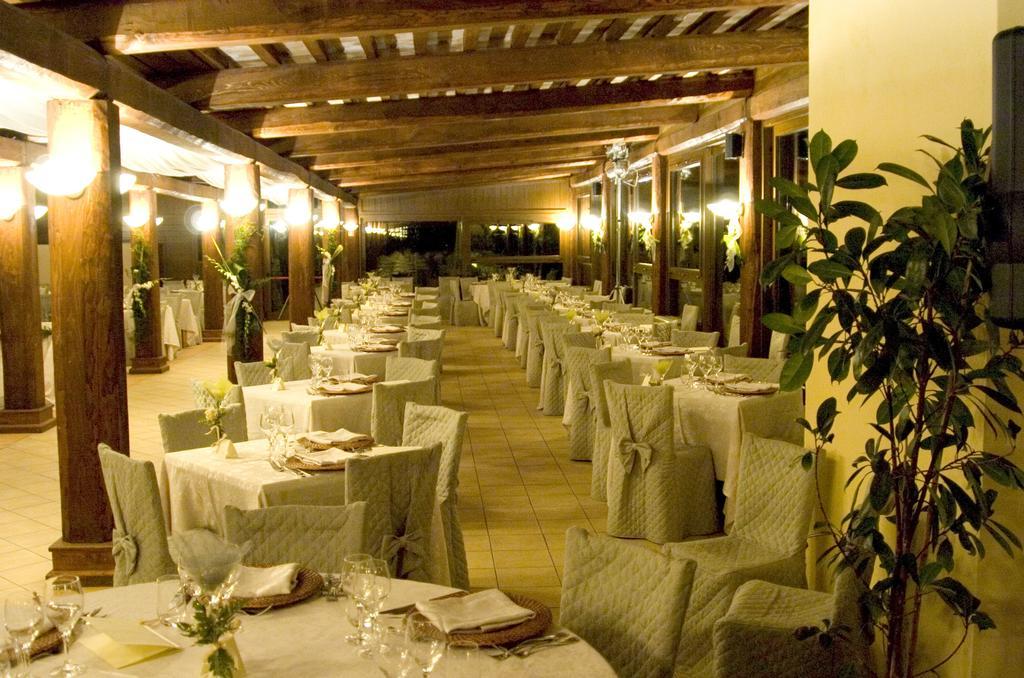 La Penisola Hotel Baschi ภายนอก รูปภาพ