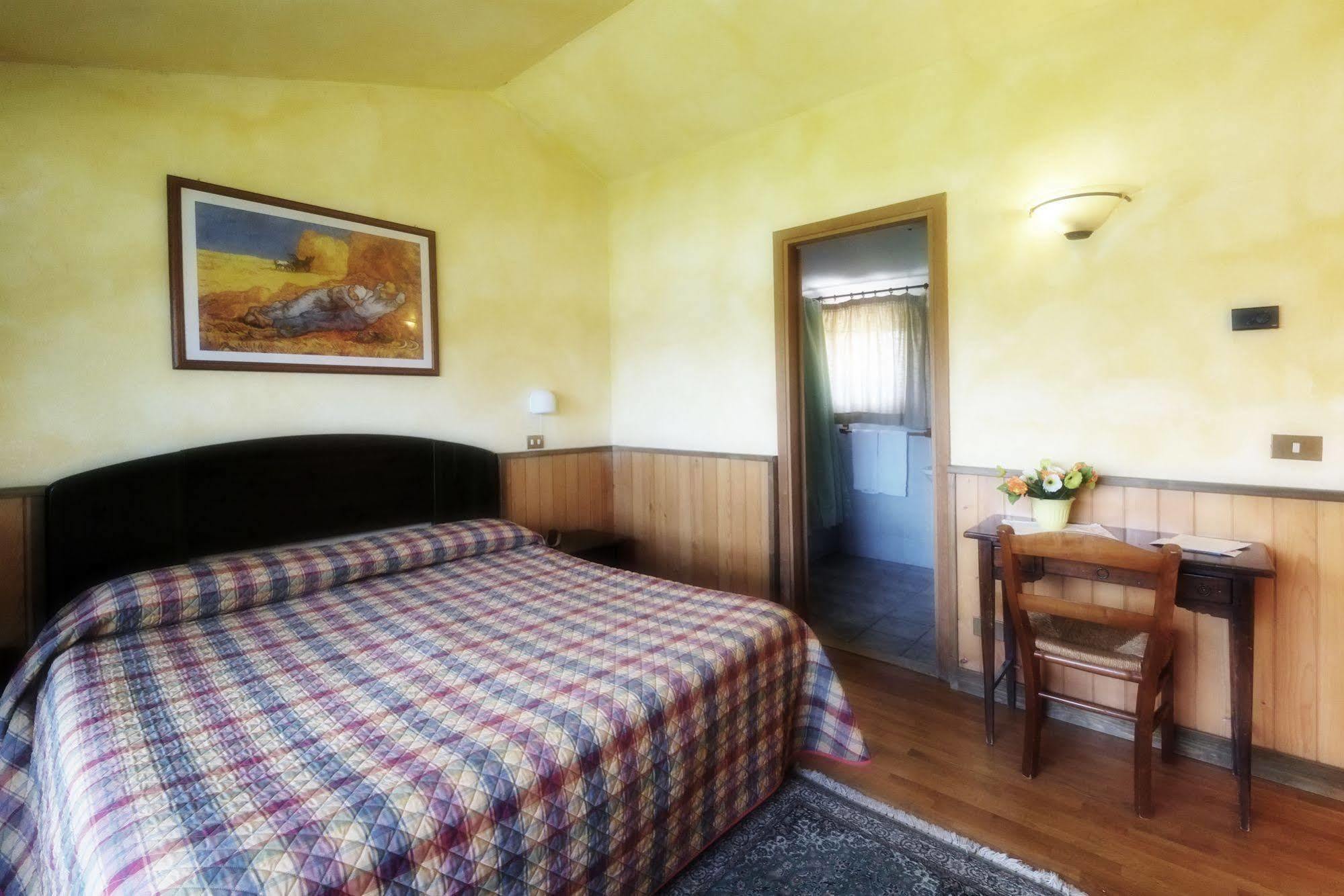 La Penisola Hotel Baschi ภายนอก รูปภาพ